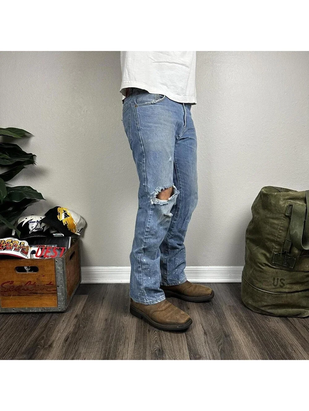 Vintage Levi’s distressed 517 bootcut denim jeans workwear  32x30